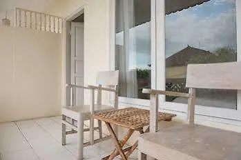 Hotel Reddoorz Plus Near Batubelig Beach Seminyak