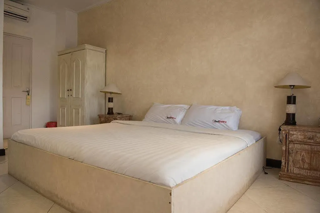Hotel Reddoorz Plus Near Batubelig Beach Seminyak