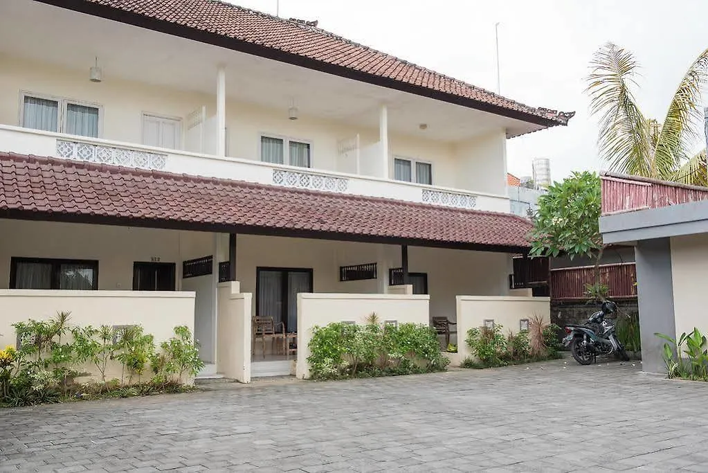 Reddoorz Plus Near Batubelig Beach Seminyak  Hotel